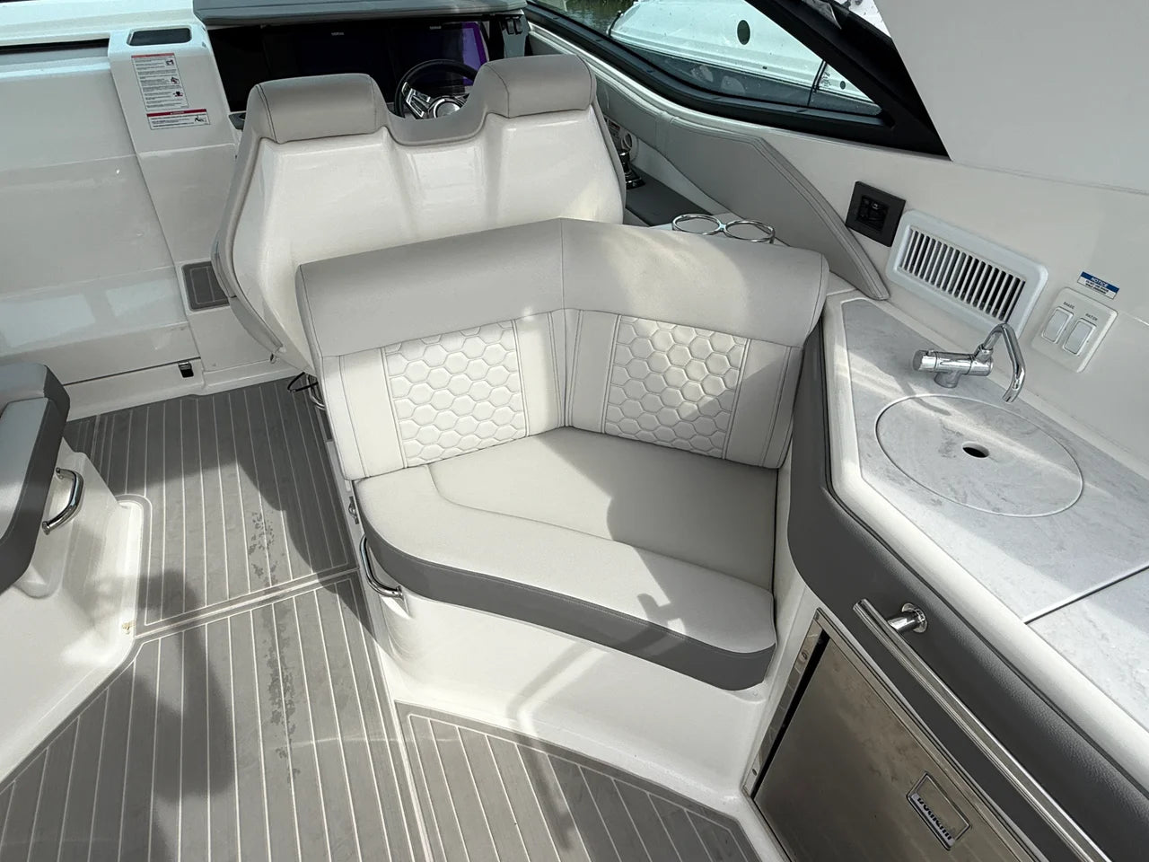 2025 Sea Ray Sundancer 320 Outboard 32.0 feet, Wrightsville Beach, North Carolina #21