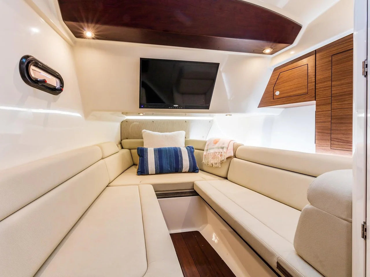 2026 Boston Whaler 350 Realm 35.0 feet, Inuvik, Northwest Territories #14