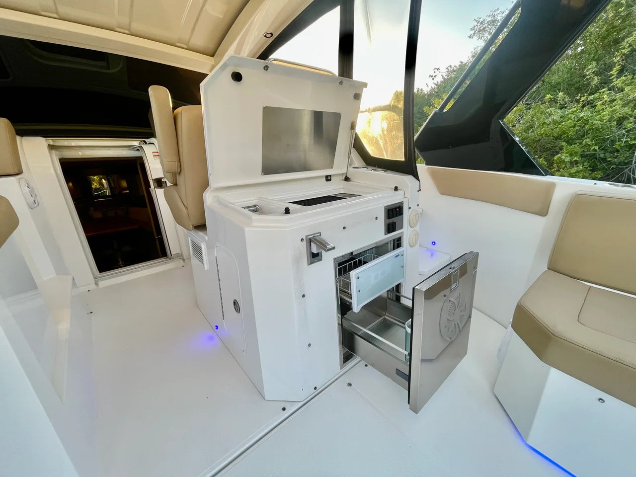 2016 Cruisers Yachts 390 EXPRESS COUPE 39.0 feet, Stuart, FL #20