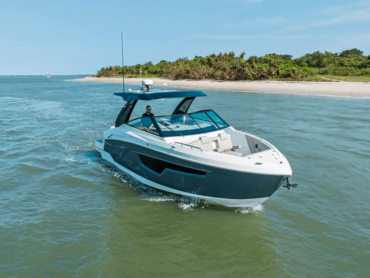 2026 Cruisers Yachts 34 GLS Outboard 35.0 feet, Inuvik, Northwest Territories #3
