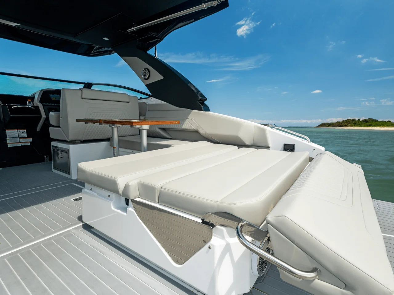 2026 Cruisers Yachts 34 GLS Outboard 35.0 feet, Inuvik, Northwest Territories #95