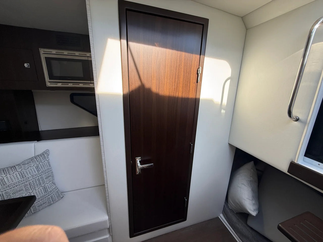 2027 Cruisers Yachts 34 GLS Outboard 34.0 feet, Venice, Florida #26