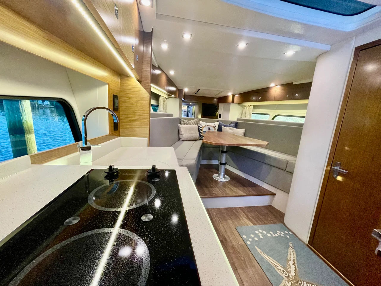 2016 Cruisers Yachts 390 EXPRESS COUPE 39.0 feet, Stuart, FL #28