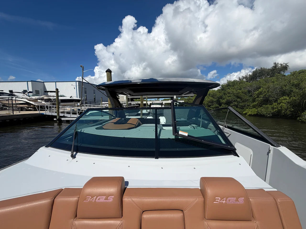 2024 Cruisers Yachts 34 GLS South Beach Outboard 34.0 feet, Clearwater, Florida #18