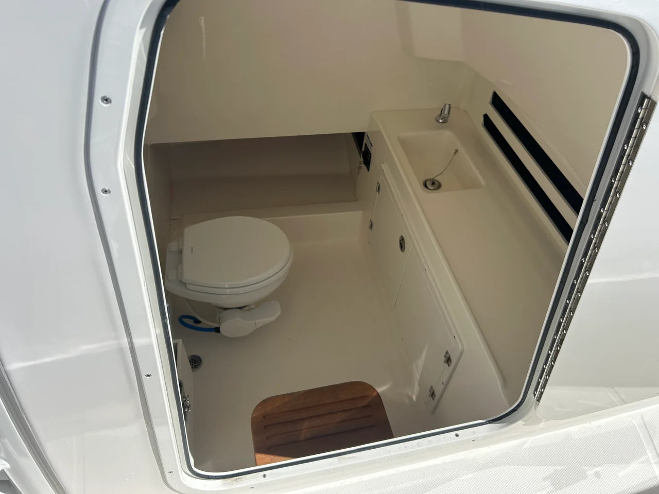 2026 Boston Whaler 330 Outrage 33.0 feet, Gulf Shores, AL #32