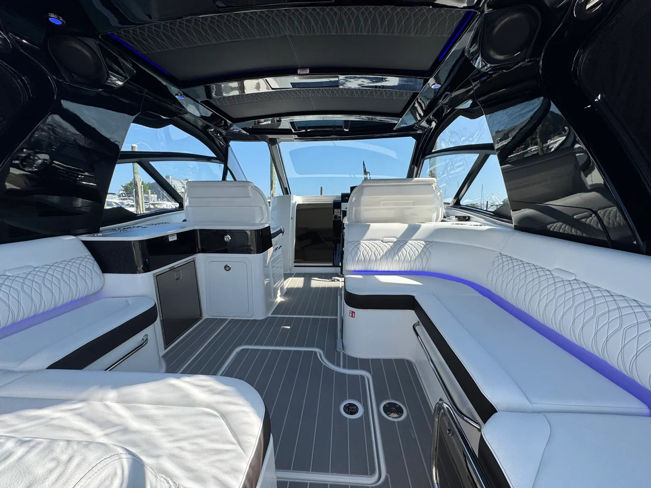 2025 Sea Ray 370 SUNDANCER OB 39.0 feet, Somers Point, New Jersey #9