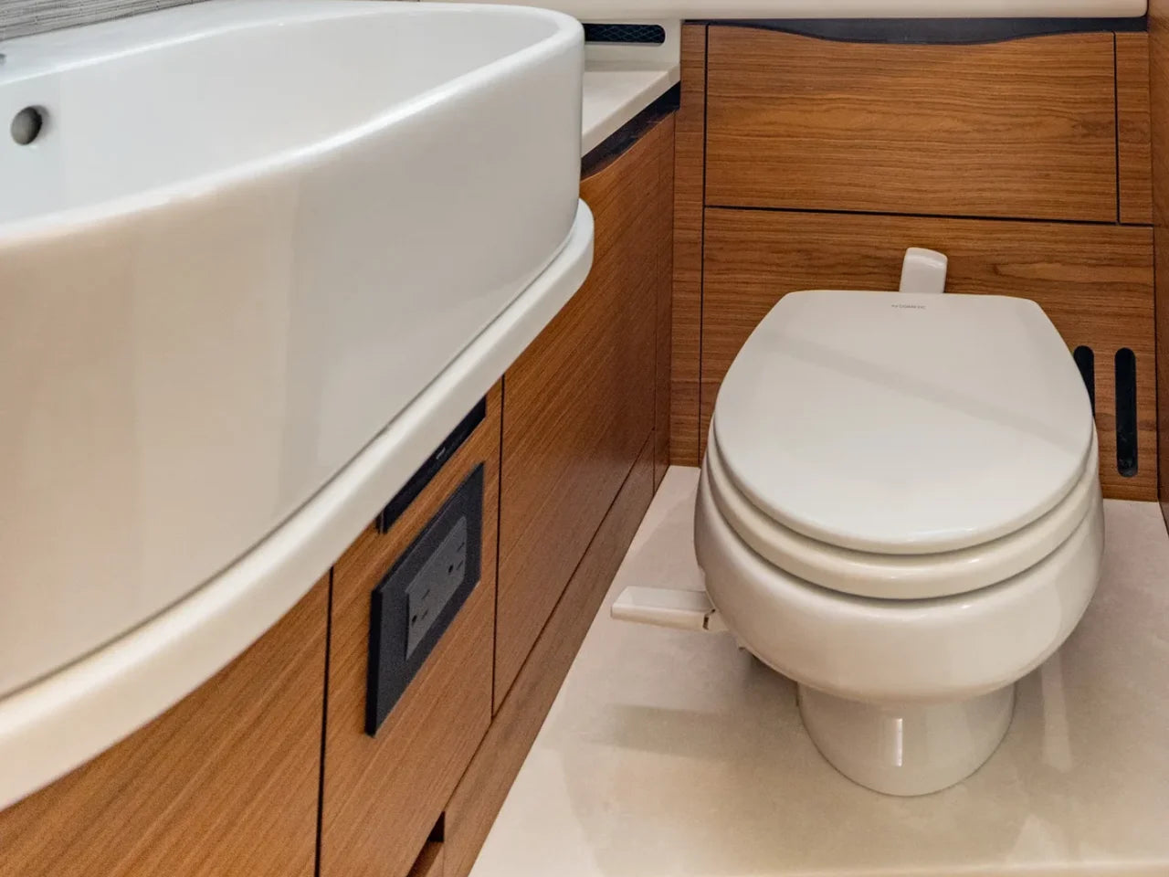 2026 Tiara Yachts 39 LS 39.0 feet, Inuvik, Northwest Territories #12