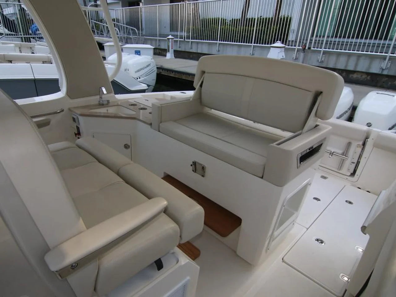 2026 Boston Whaler 350 Realm 35.0 feet, Inuvik, Northwest Territories #11