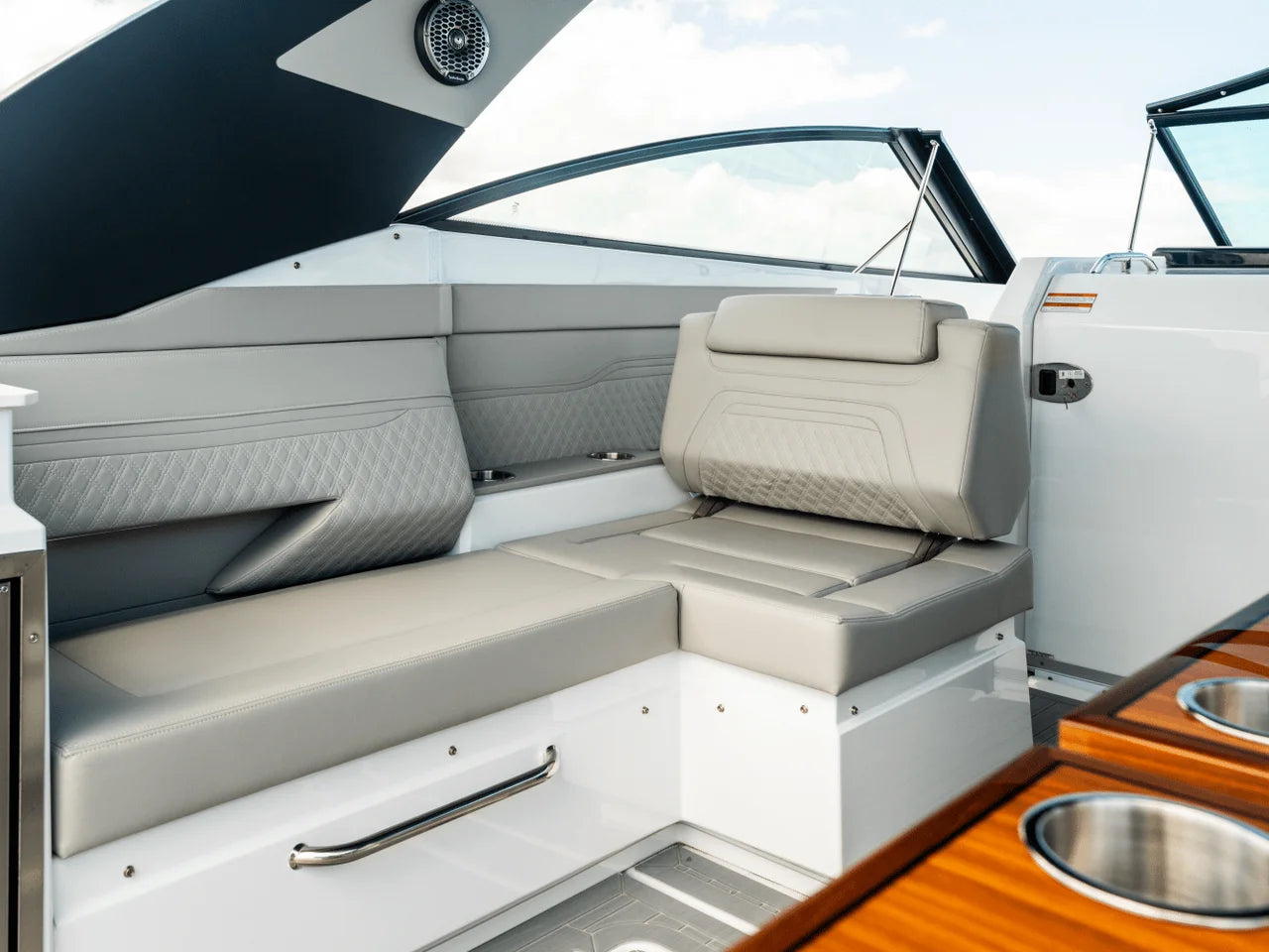 2026 Cruisers Yachts 34 GLS Outboard 35.0 feet, Inuvik, Northwest Territories #89