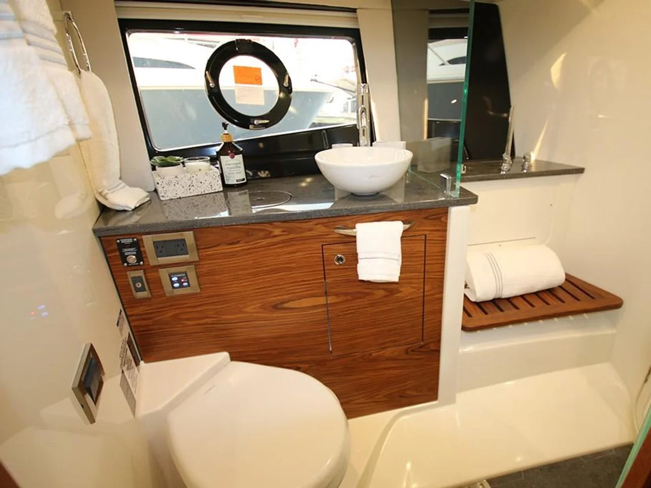 2026 Boston Whaler 405 Conquest 40.0 feet, Inuvik, Northwest Territories #67