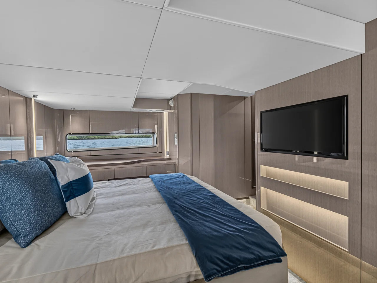 2026 Cruisers Yachts 57 FLY 57.0 feet, Stuart, Florida #11