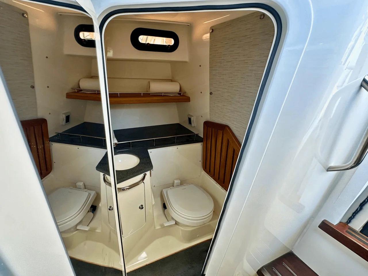 2023 Boston Whaler 350 REALM 35.0 feet, Sarasota, FL #18
