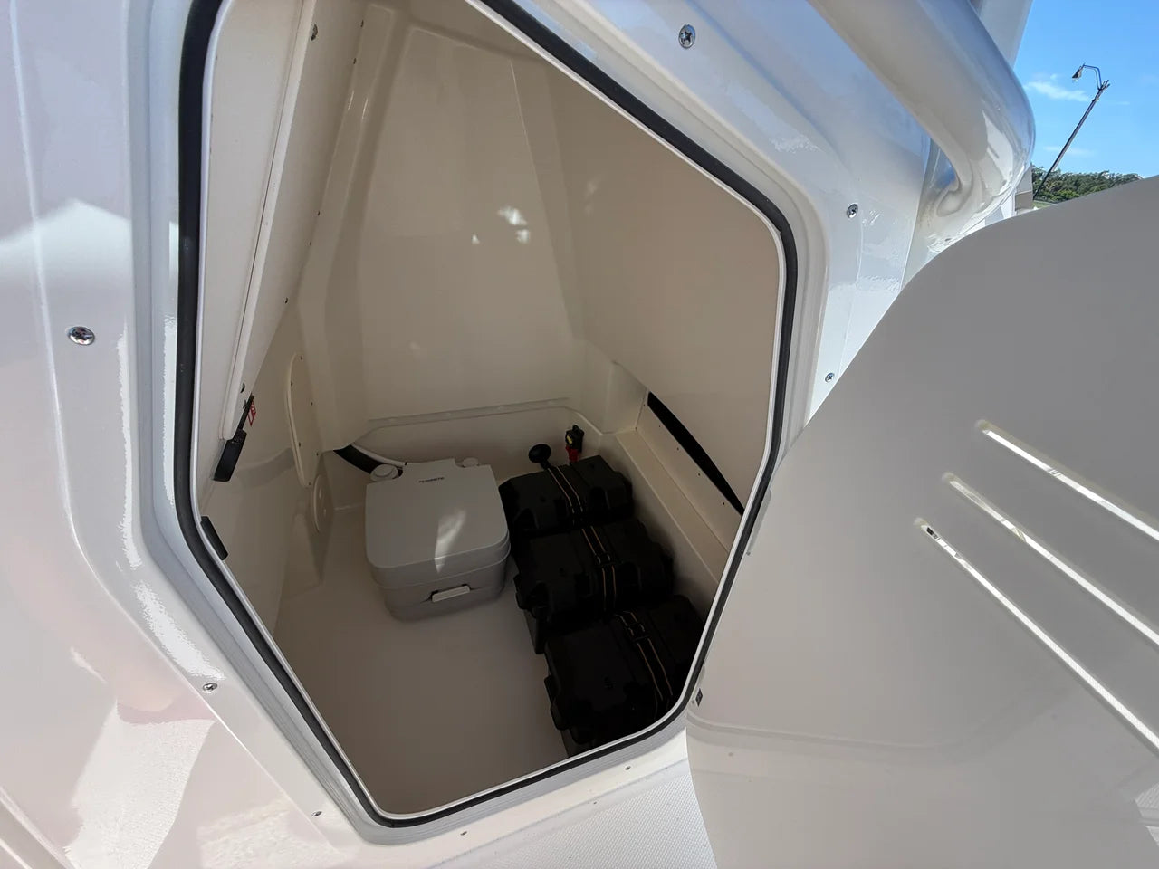 2027 Boston Whaler 250 Dauntless 25.0 feet, Venice, Florida #21