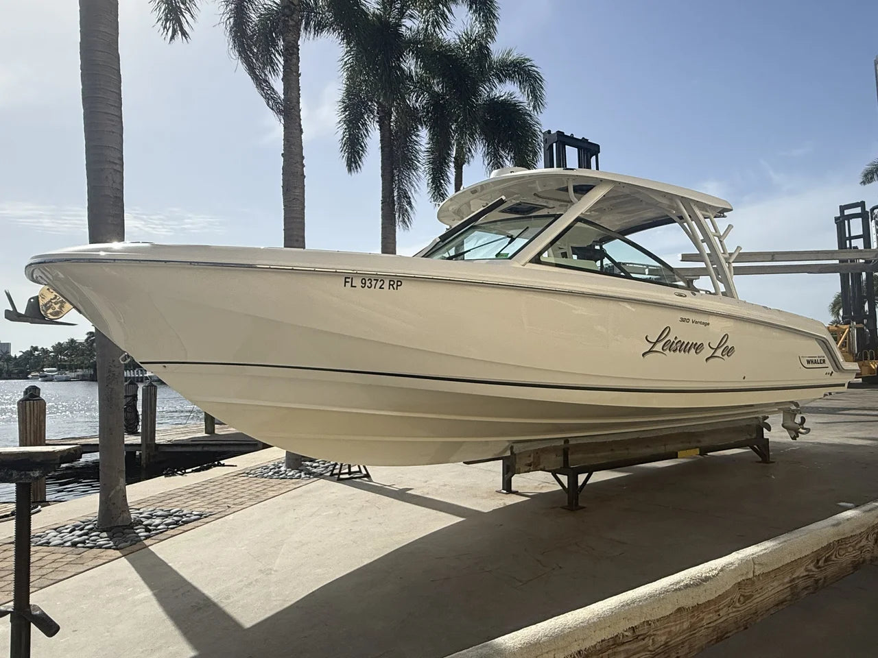 2018 Boston Whaler 320 VANTAGE 32.0 feet, Pompano Beach, Florida #1