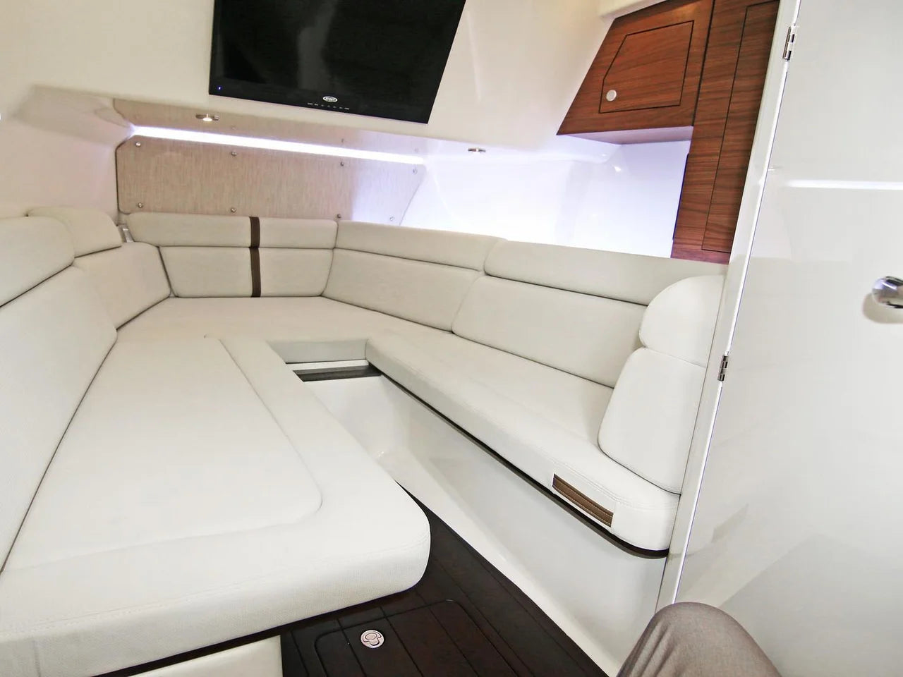 2027 Boston Whaler 350 Realm 35.0 feet, Jupiter, Florida #10