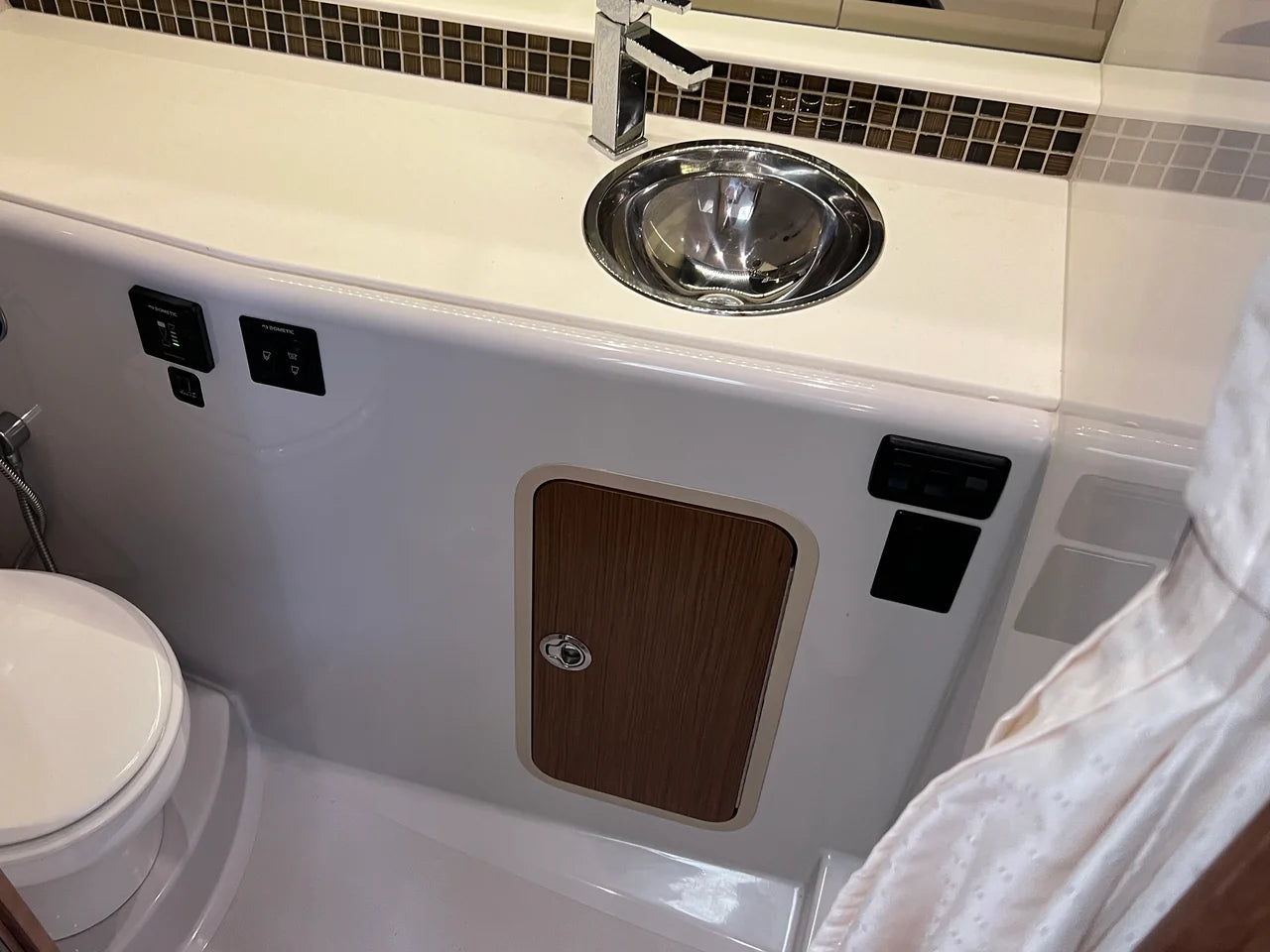 2018 Cruisers Yachts 35 EXPRESS 35.0 feet, Lewisville, TX #33