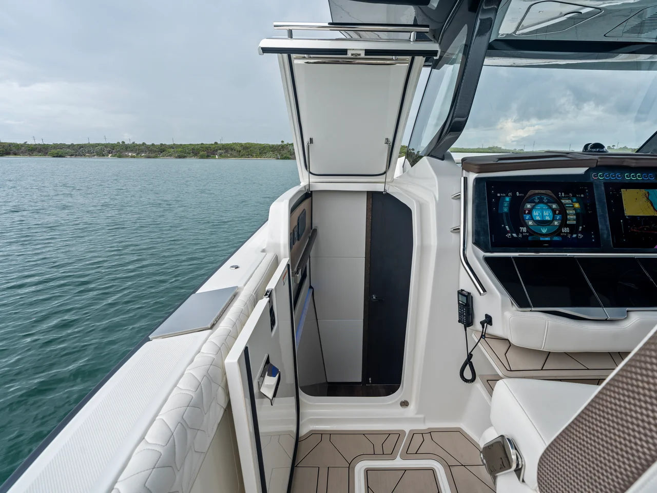 2027 Ducari 37 XIV 37.0 feet, Dania Beach, Florida #7