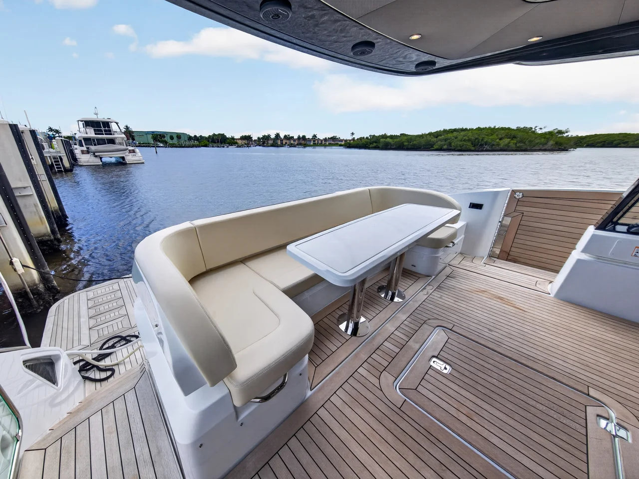 2026 Cruisers Yachts 57 FLY 57.0 feet, Stuart, Florida #37