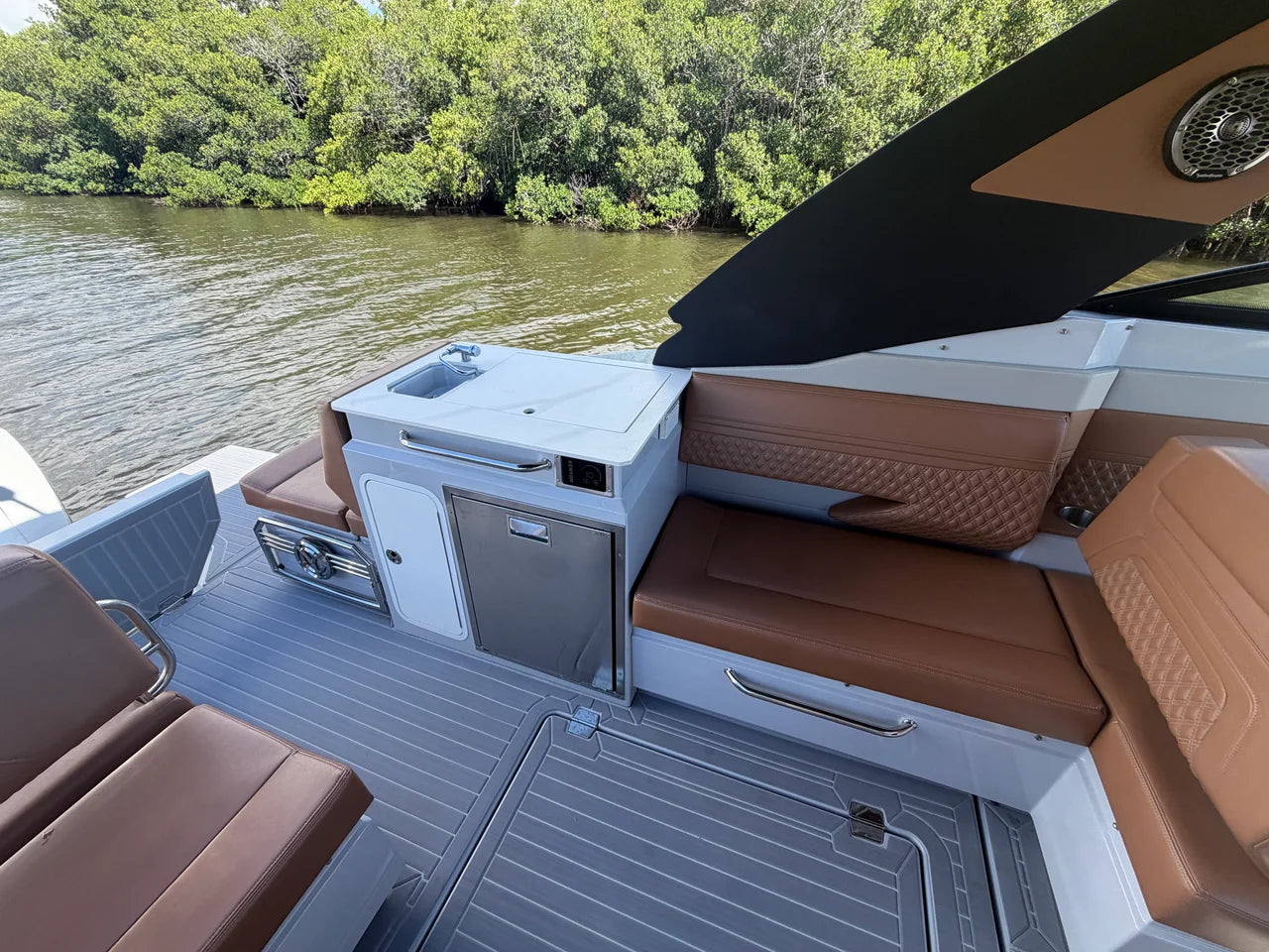2024 Cruisers Yachts 34 GLS South Beach Outboard 34.0 feet, Clearwater, Florida #10