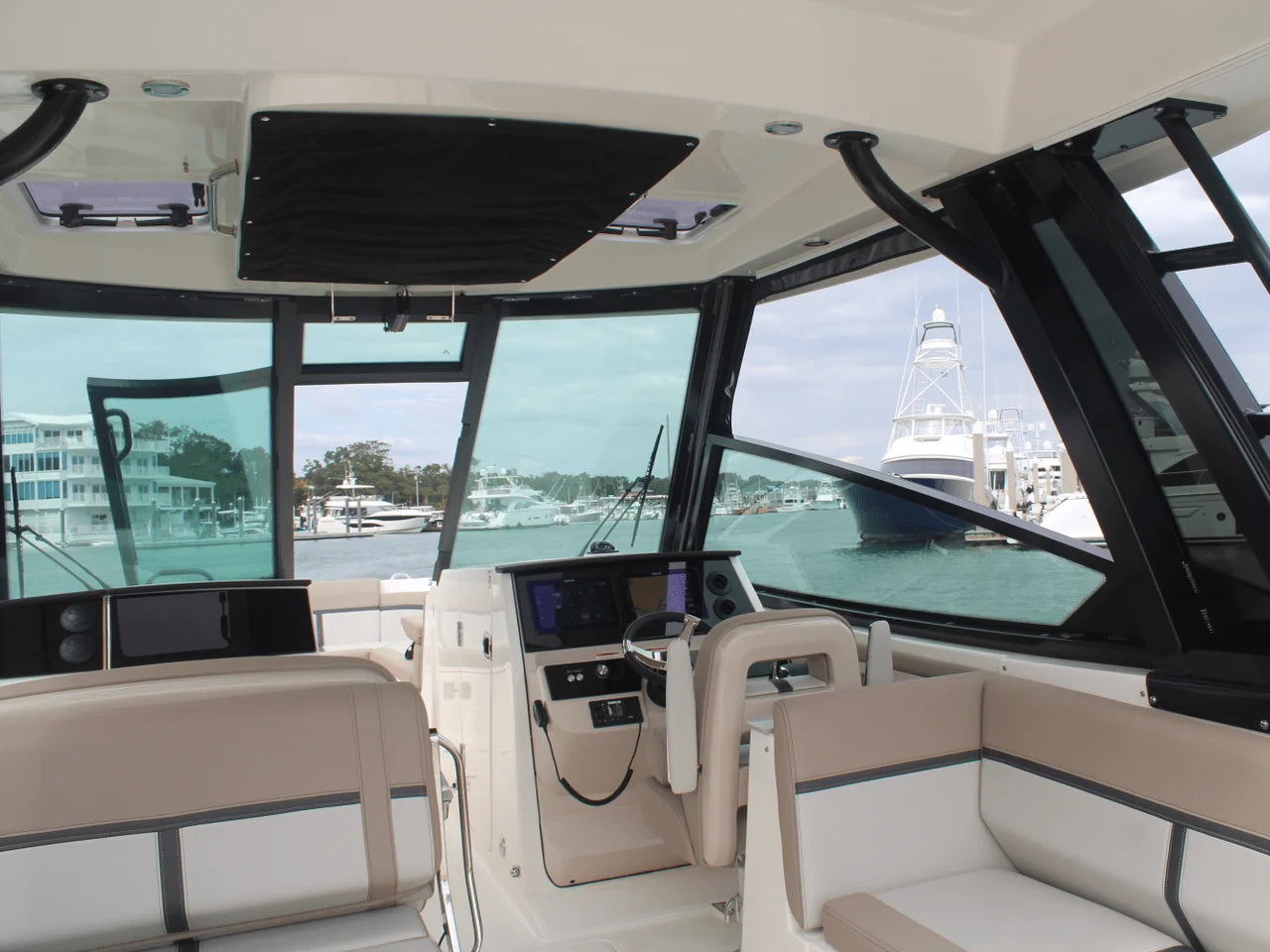 2026 Boston Whaler 330 Vantage 33.0 feet, Charleston, SC #45