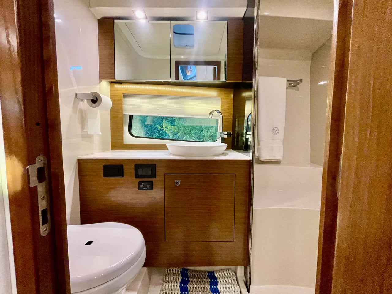 2016 Cruisers Yachts 390 EXPRESS COUPE 39.0 feet, Stuart, FL #36