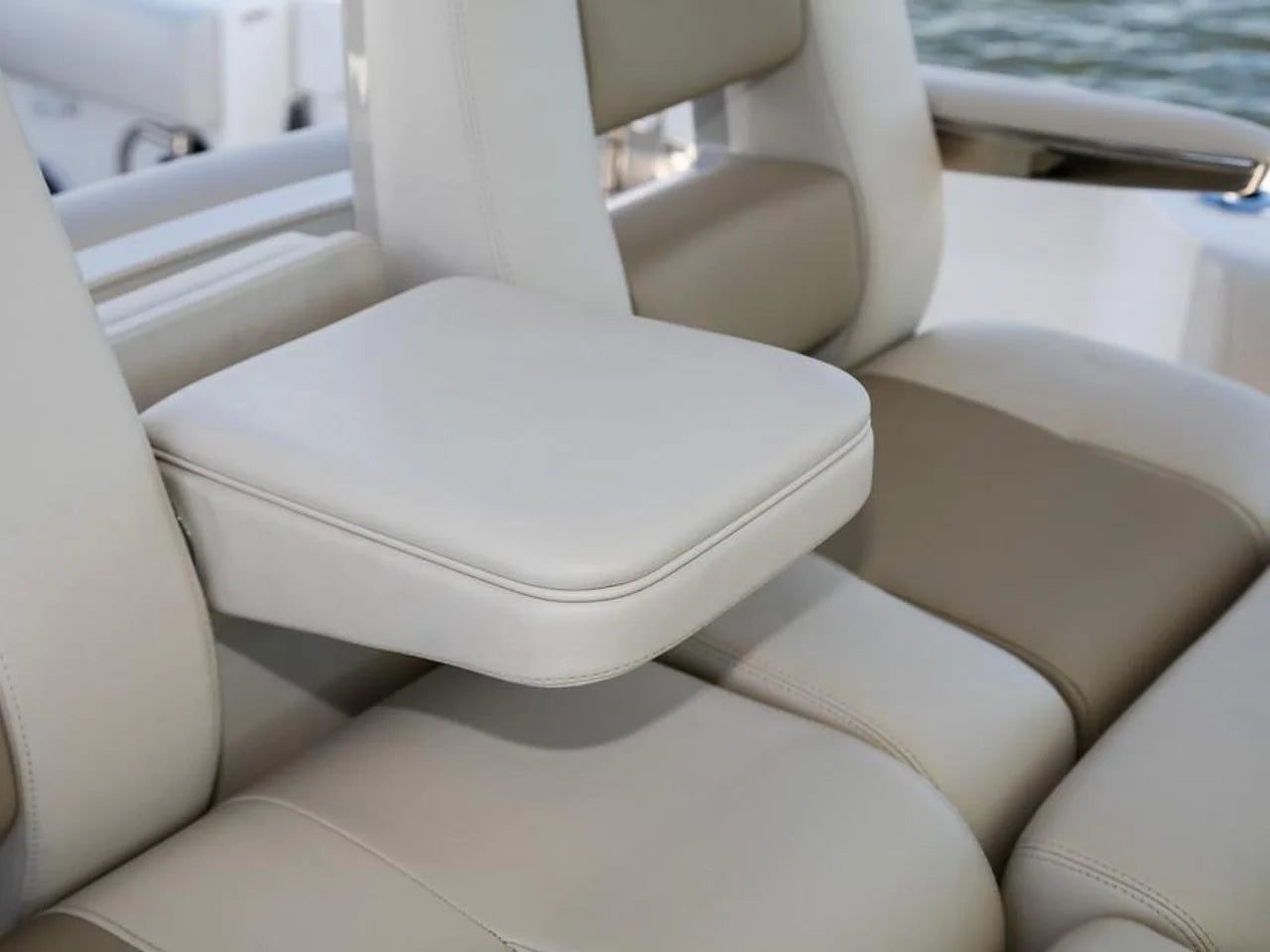 2027 Boston Whaler 330 Outrage 33.0 feet, Ocean View, NJ #19