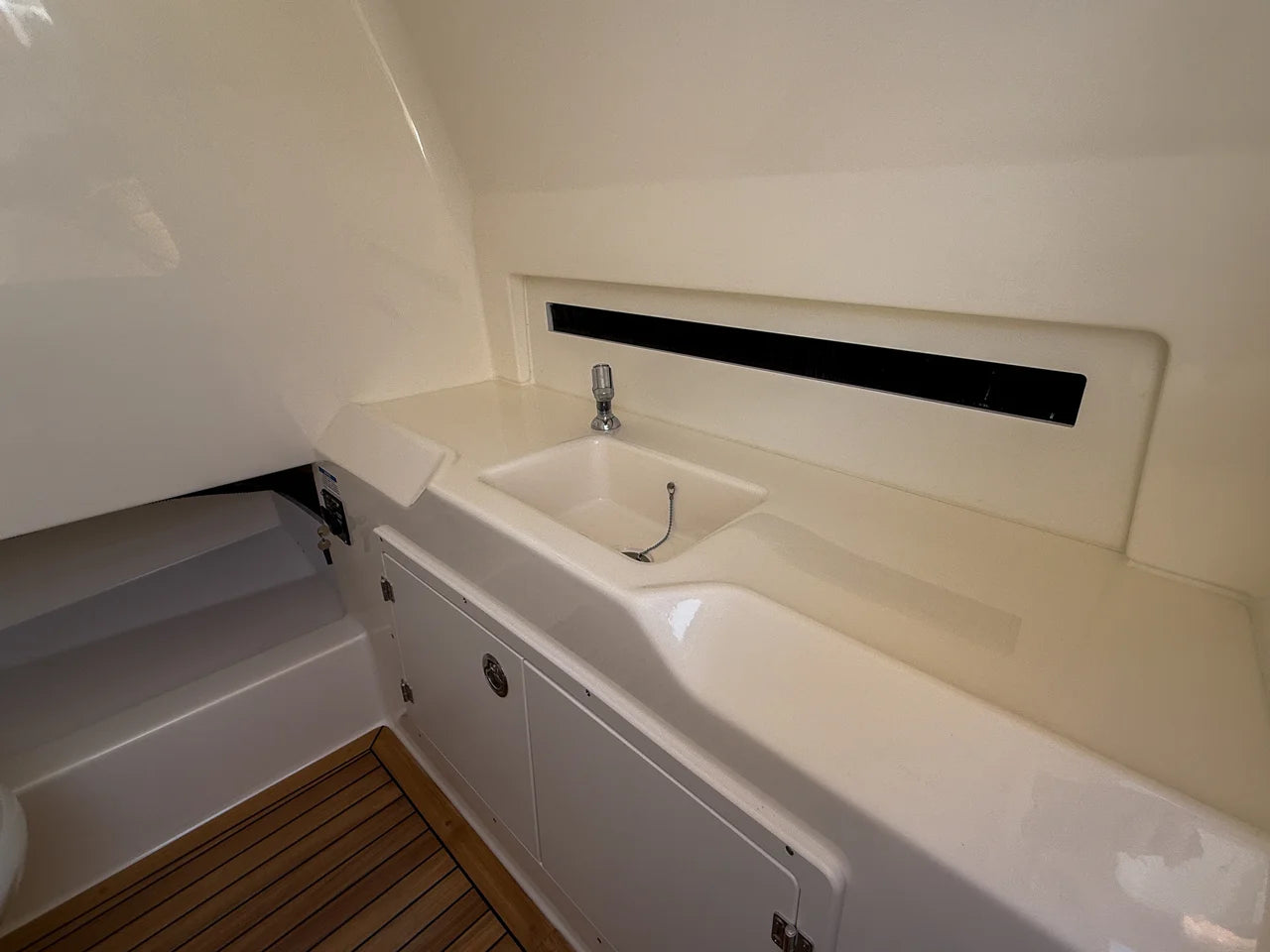 2026 Boston Whaler 330 Outrage 33.0 feet, Fort Myers, FL #17
