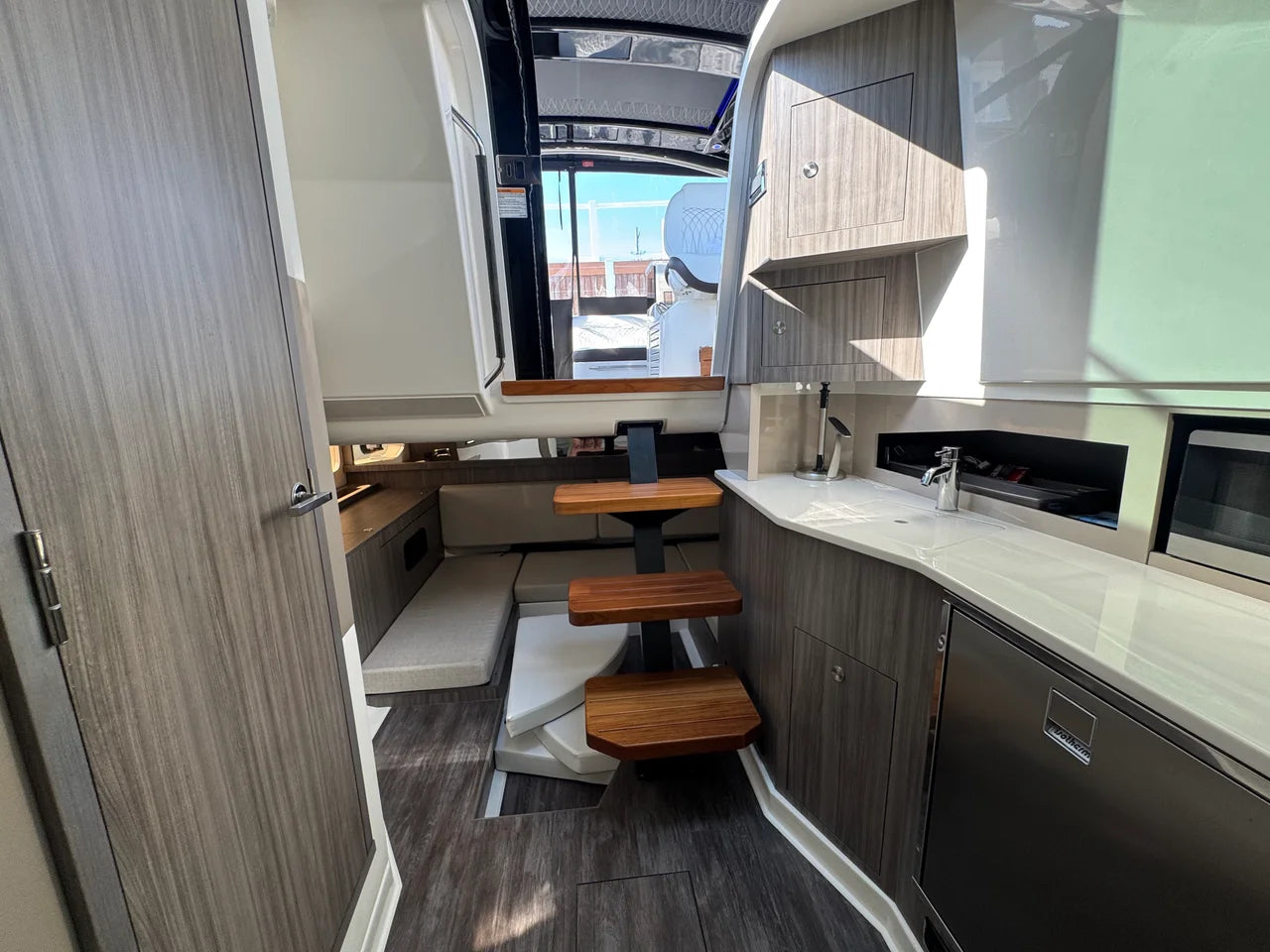 2025 Sea Ray 370 SUNDANCER OB 39.0 feet, Somers Point, New Jersey #31
