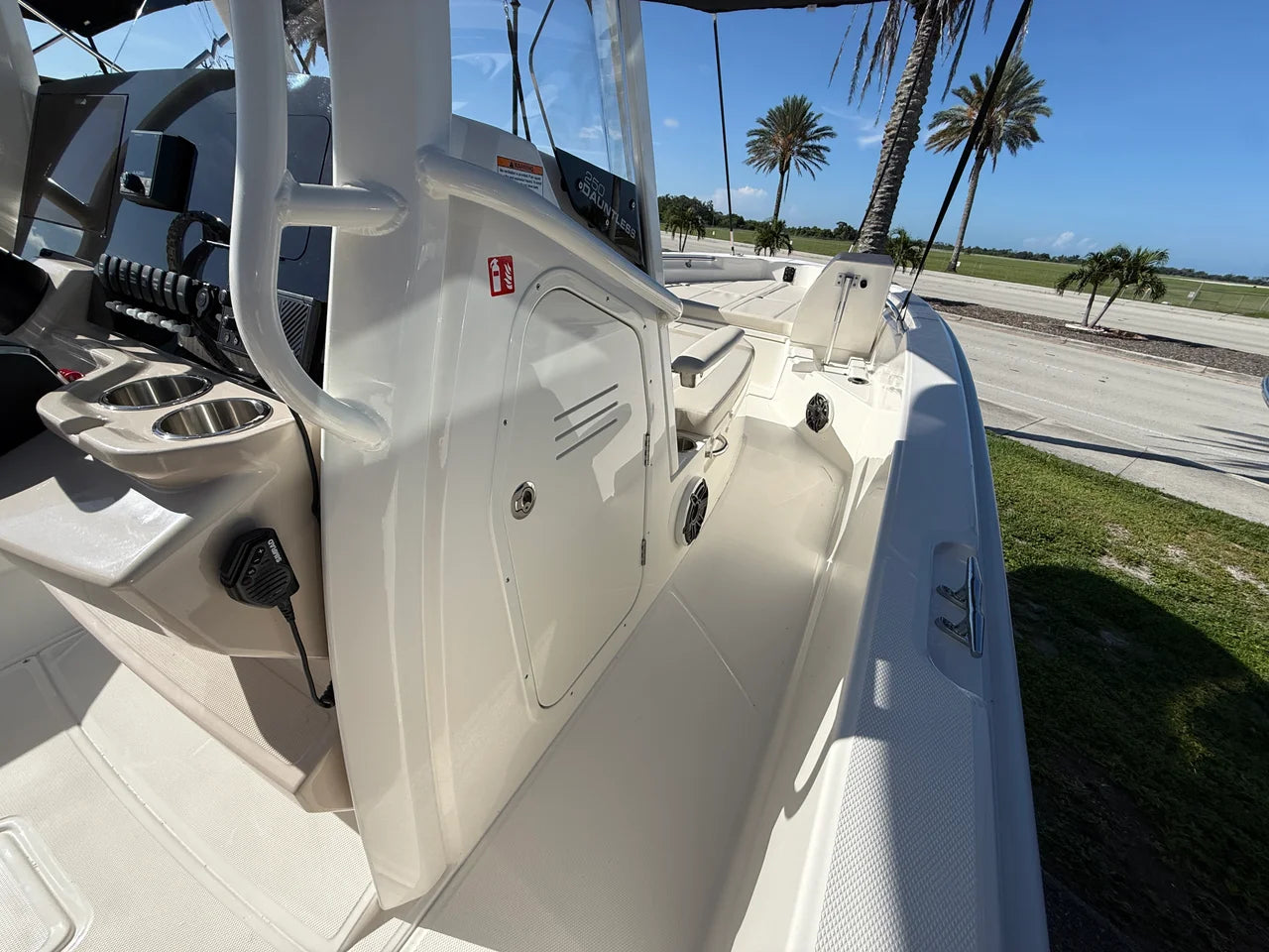 2027 Boston Whaler 250 Dauntless 25.0 feet, Venice, Florida #19