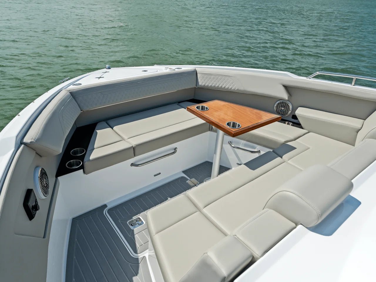 2026 Cruisers Yachts 34 GLS Outboard 35.0 feet, Inuvik, Northwest Territories #100