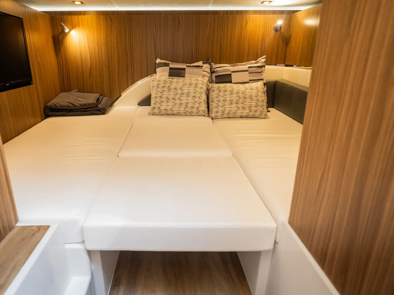 2026 Cruisers Yachts 50GLS OB 50.0 feet, Grasonville, MD #77