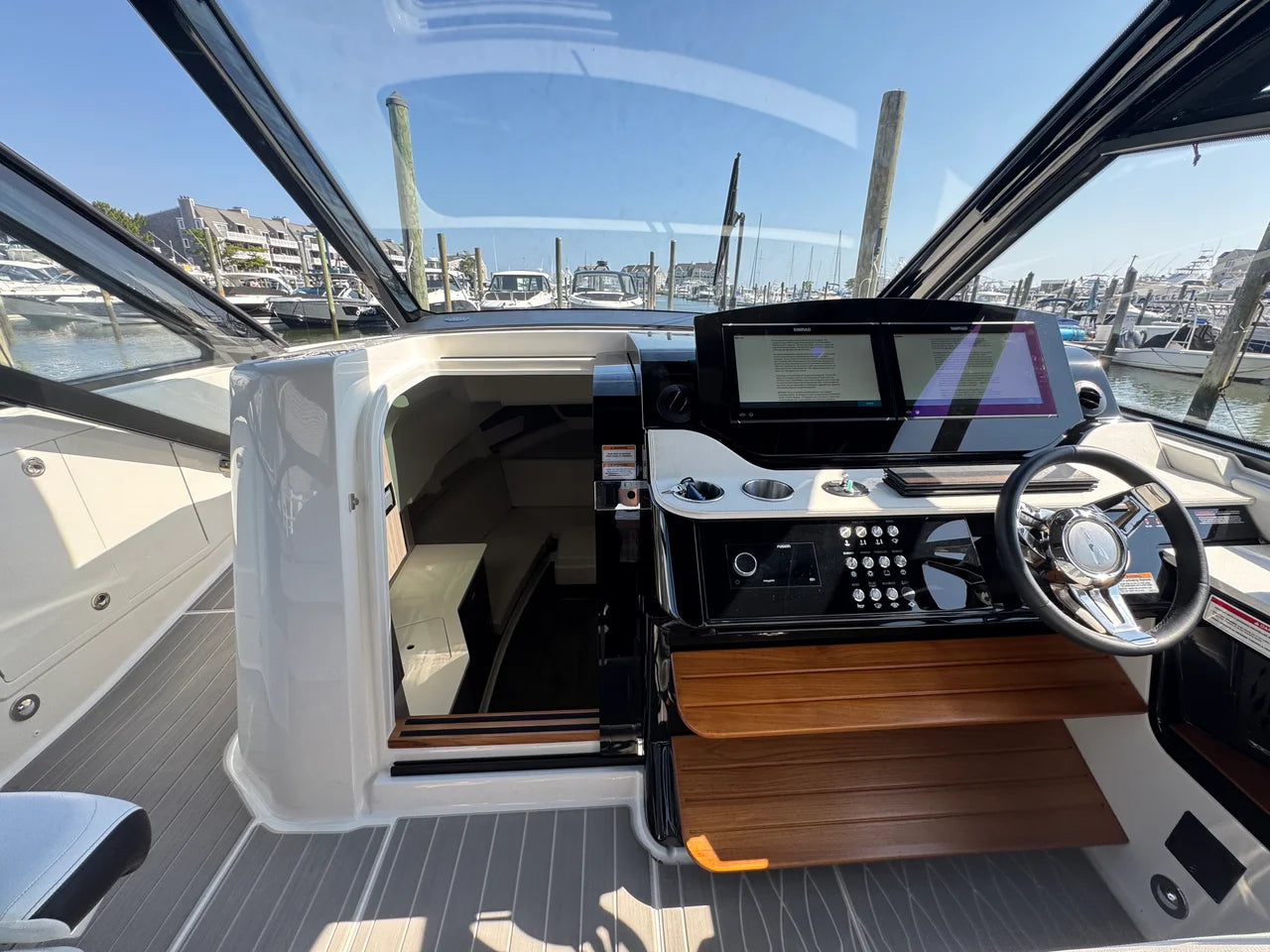 2025 Sea Ray 370 SUNDANCER OB 39.0 feet, Somers Point, New Jersey #24