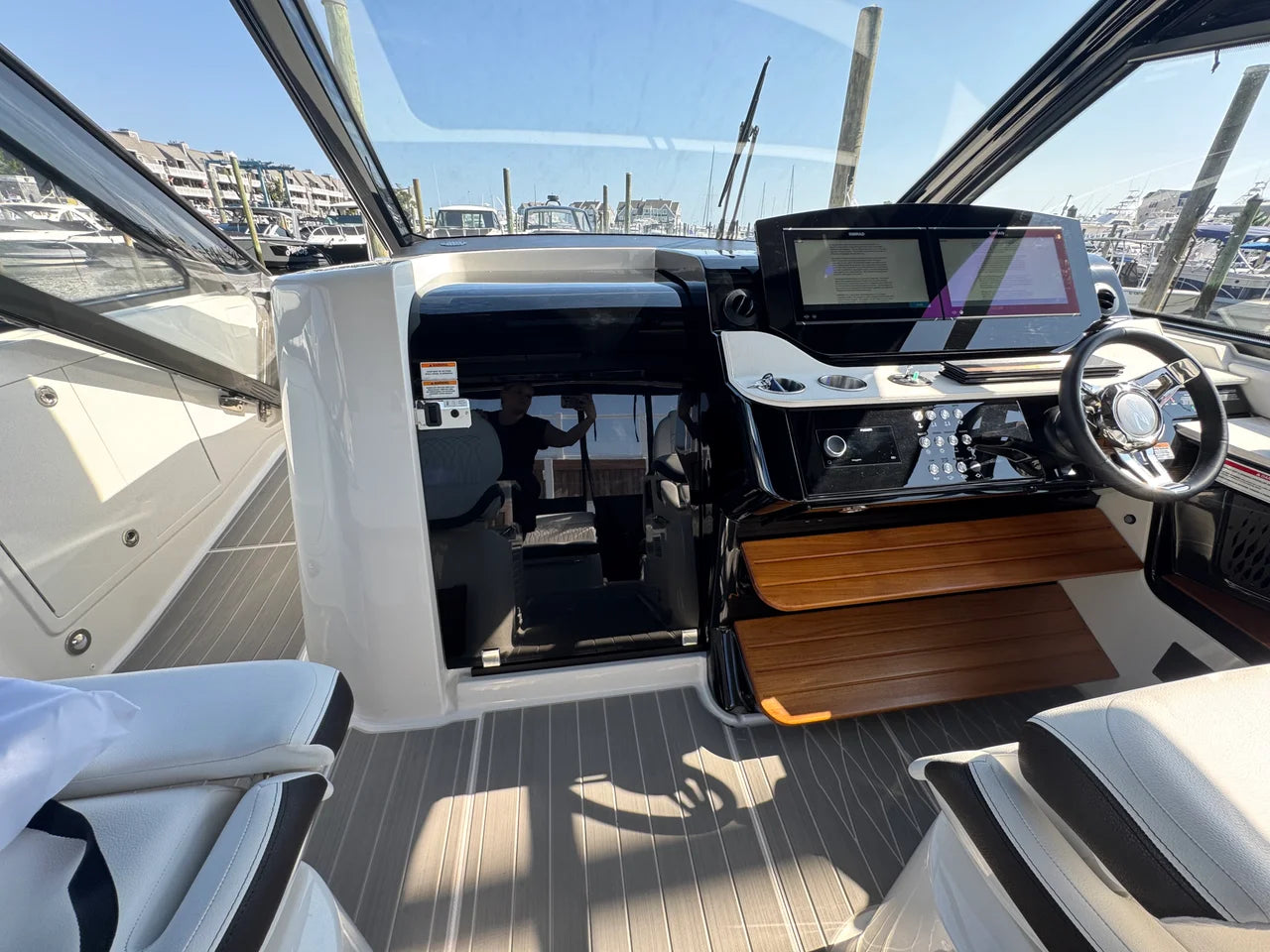2025 Sea Ray 370 SUNDANCER OB 39.0 feet, Somers Point, New Jersey #28