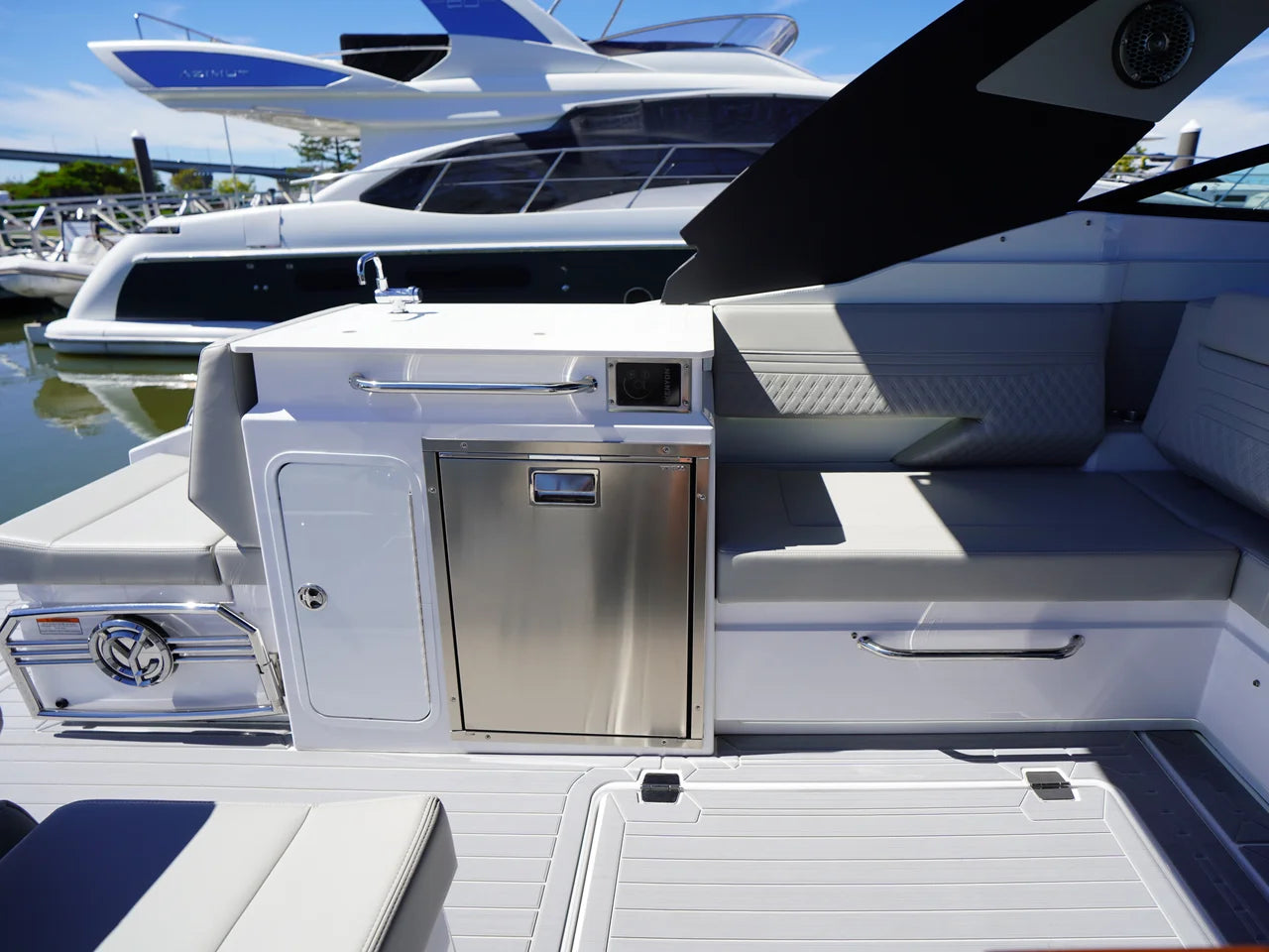 2026 Cruisers Yachts 34 GLS Outboard 34.0 feet, Grasonville, MD #18