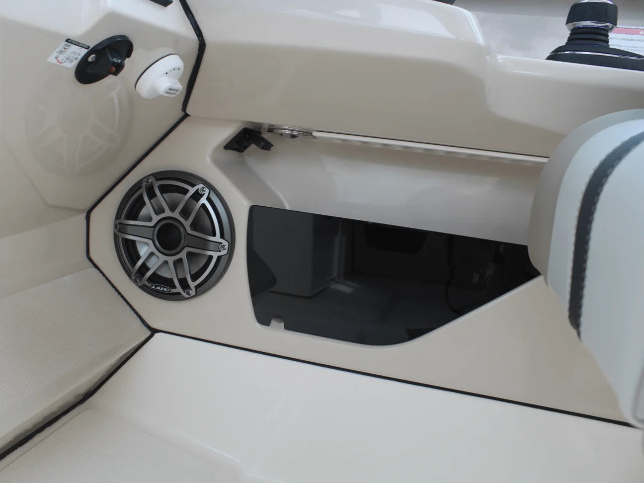 2026 Boston Whaler 330 Vantage 33.0 feet, Charleston, SC #51