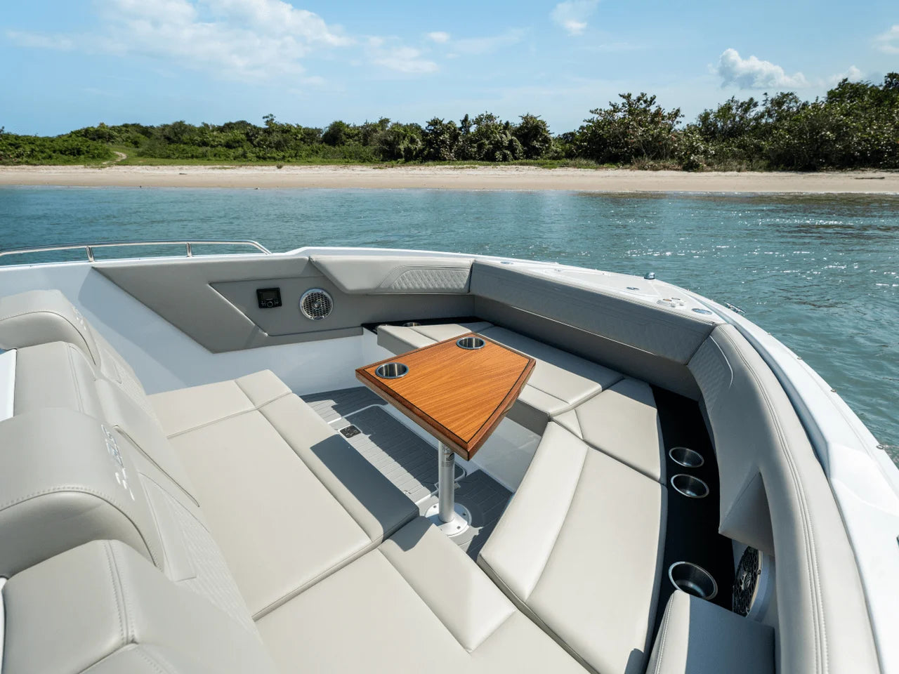 2026 Cruisers Yachts 34 GLS Outboard 35.0 feet, Inuvik, Northwest Territories #103