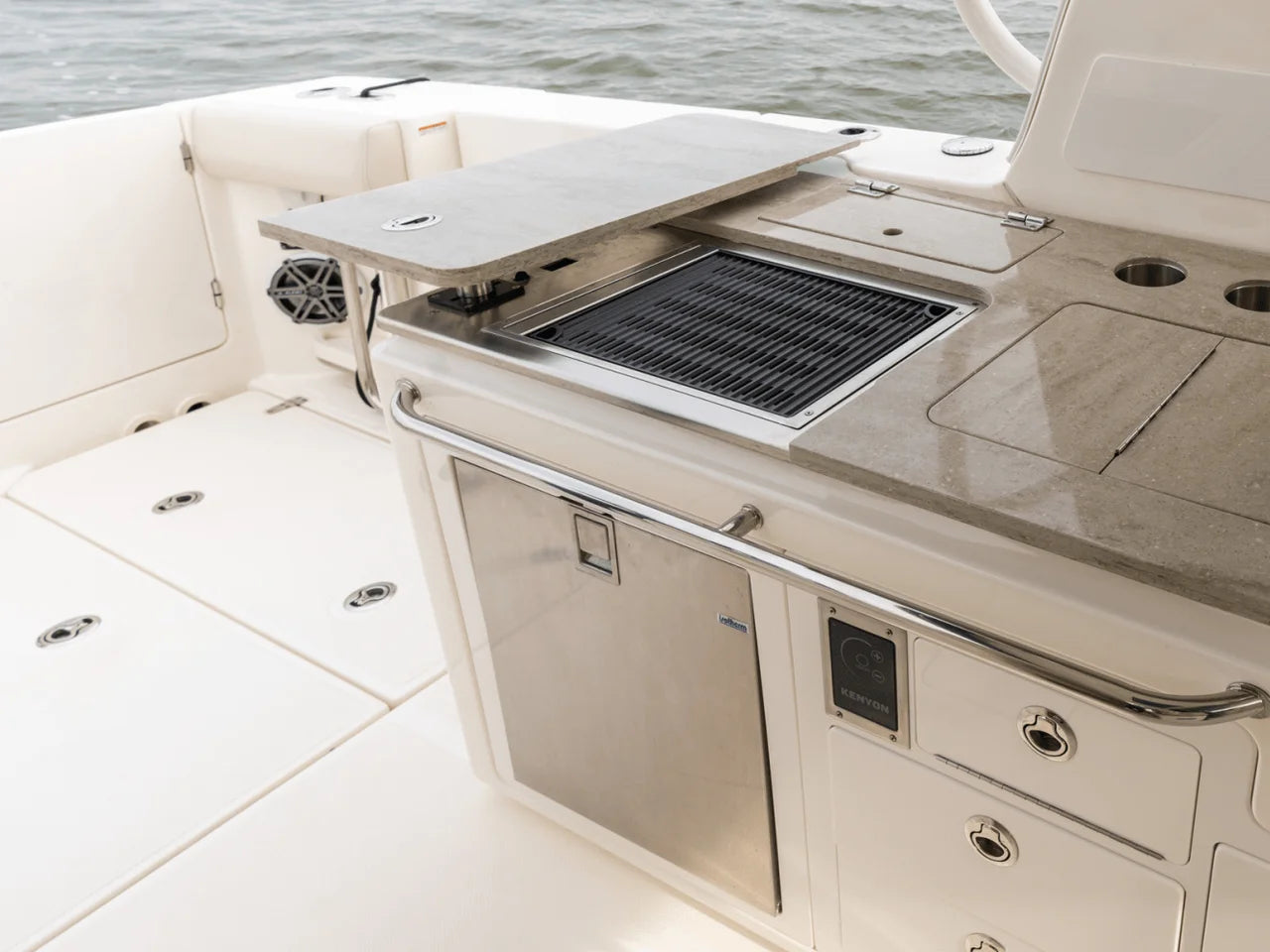 2026 Boston Whaler 380 Realm 38.0 feet, Inuvik, Northwest Territories #93