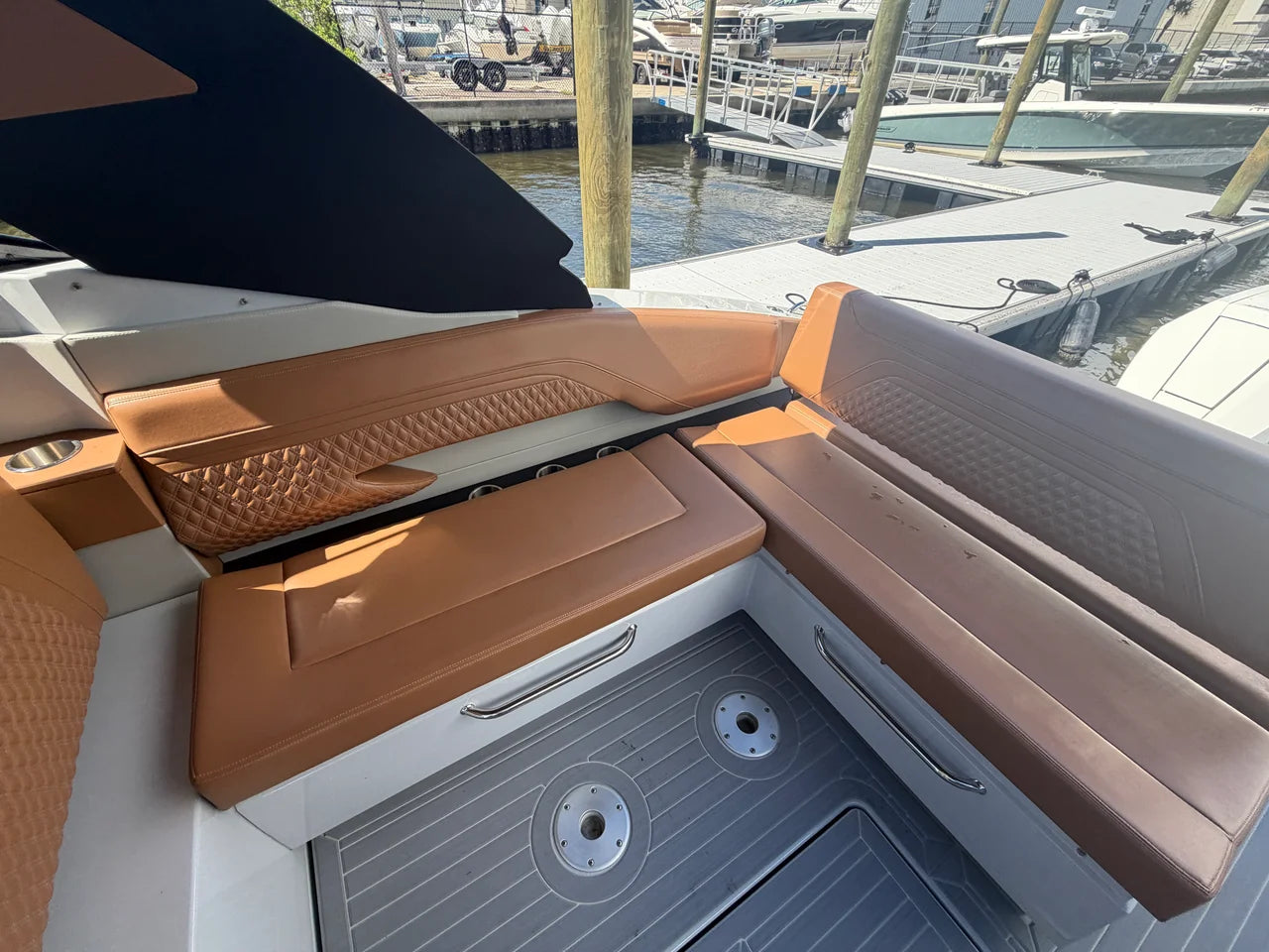 2024 Cruisers Yachts 34 GLS South Beach Outboard 34.0 feet, Clearwater, Florida #8