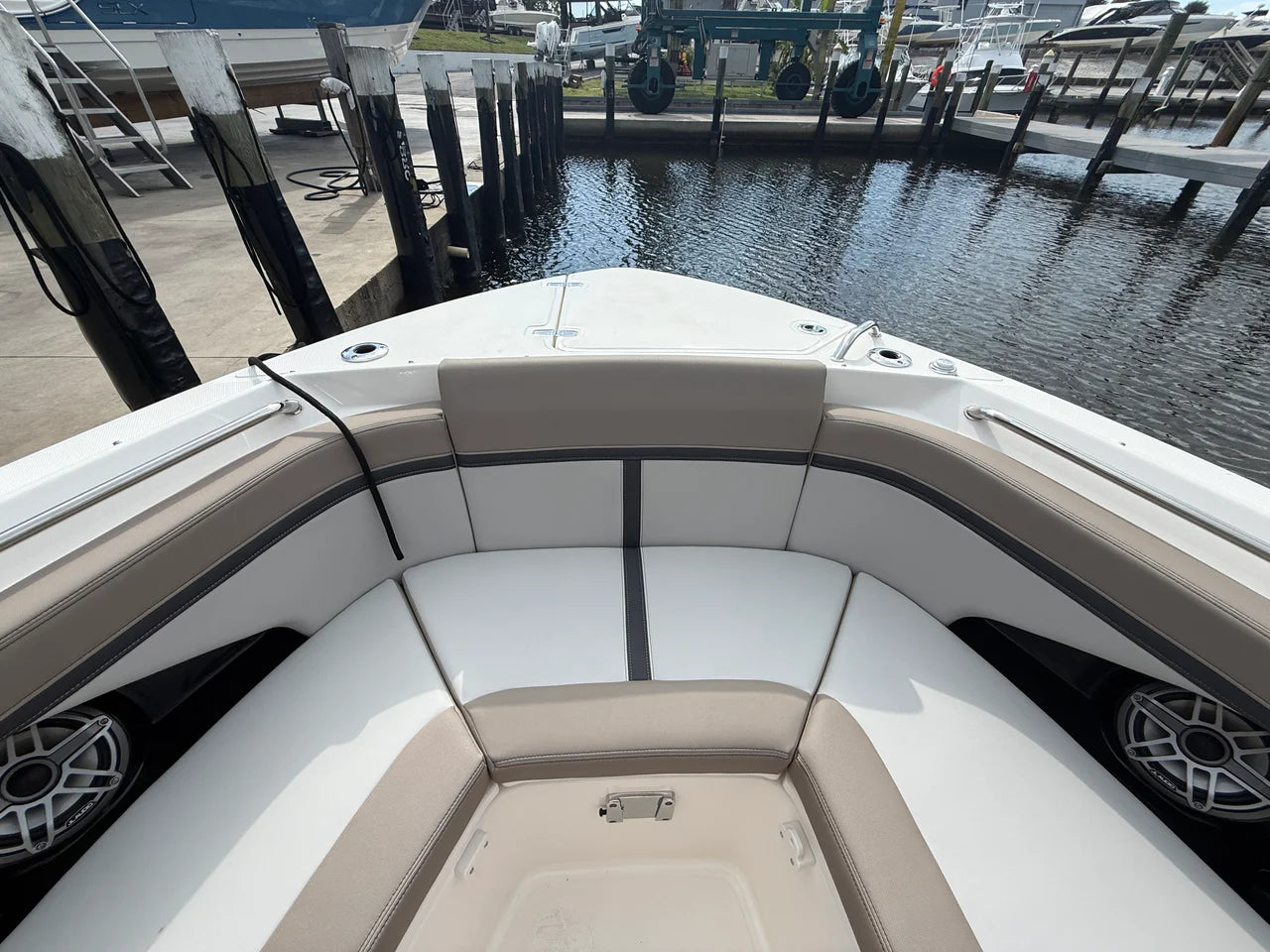 2027 Boston Whaler 330 Vantage 33.0 feet, Venice, Florida #8