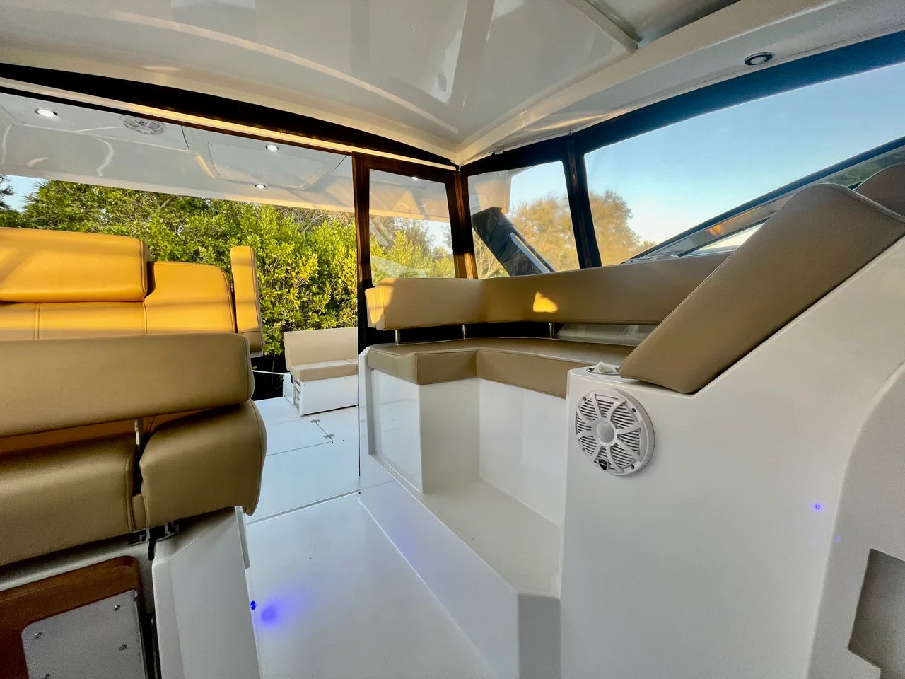 2016 Cruisers Yachts 390 EXPRESS COUPE 39.0 feet, Stuart, FL #22