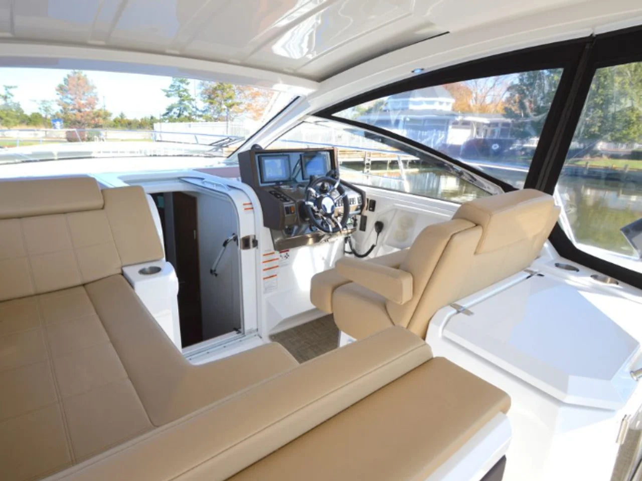 2016 Cruisers Yachts 390 EXPRESS COUPE 39.0 feet, Stuart, FL #12