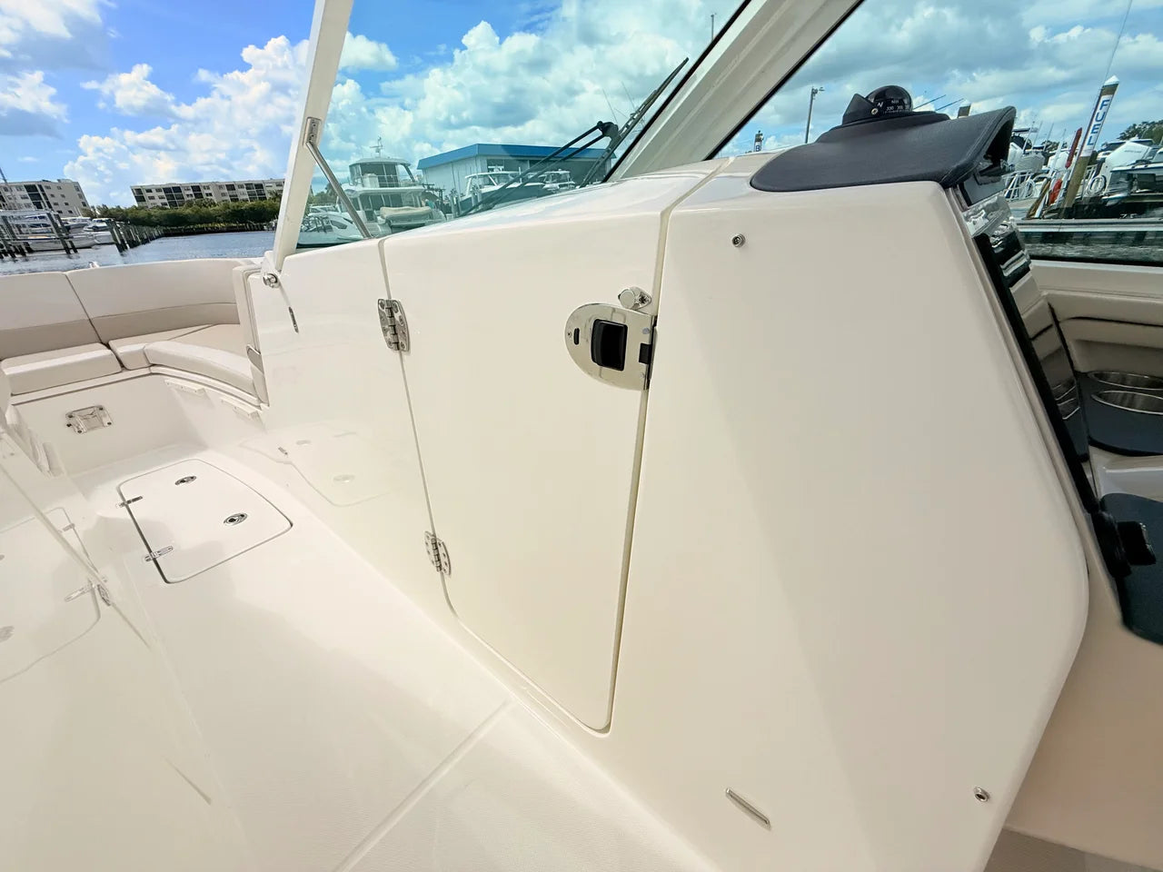 2024 Boston Whaler 320 Vantage 32.0 feet, St Petersburg, FL #57