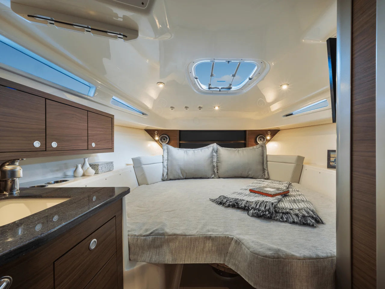 2027 Boston Whaler 325 Conquest 32.0 feet, Norwalk, Connecticut #45