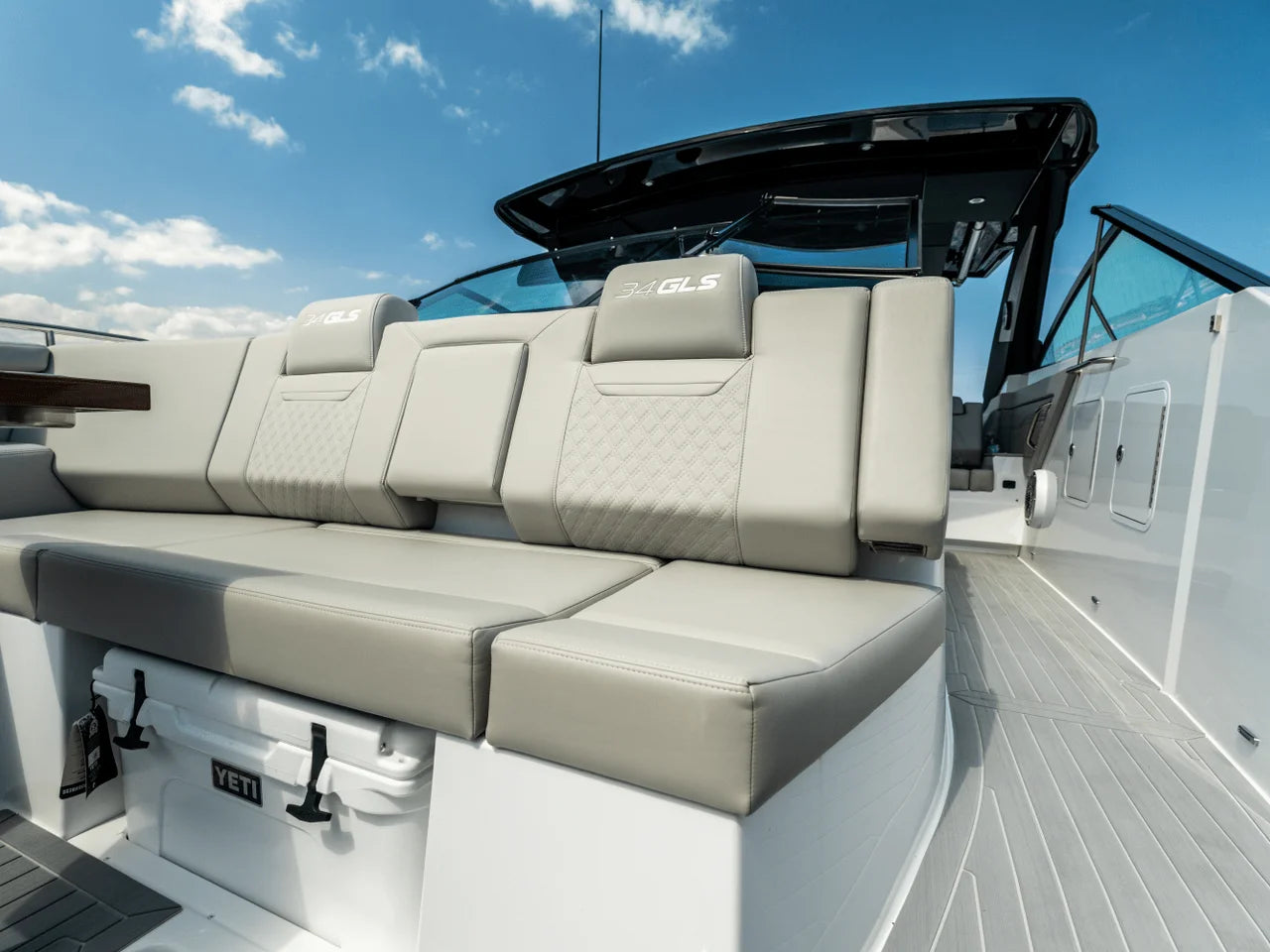 2026 Cruisers Yachts 34 GLS Outboard 35.0 feet, Inuvik, Northwest Territories #107