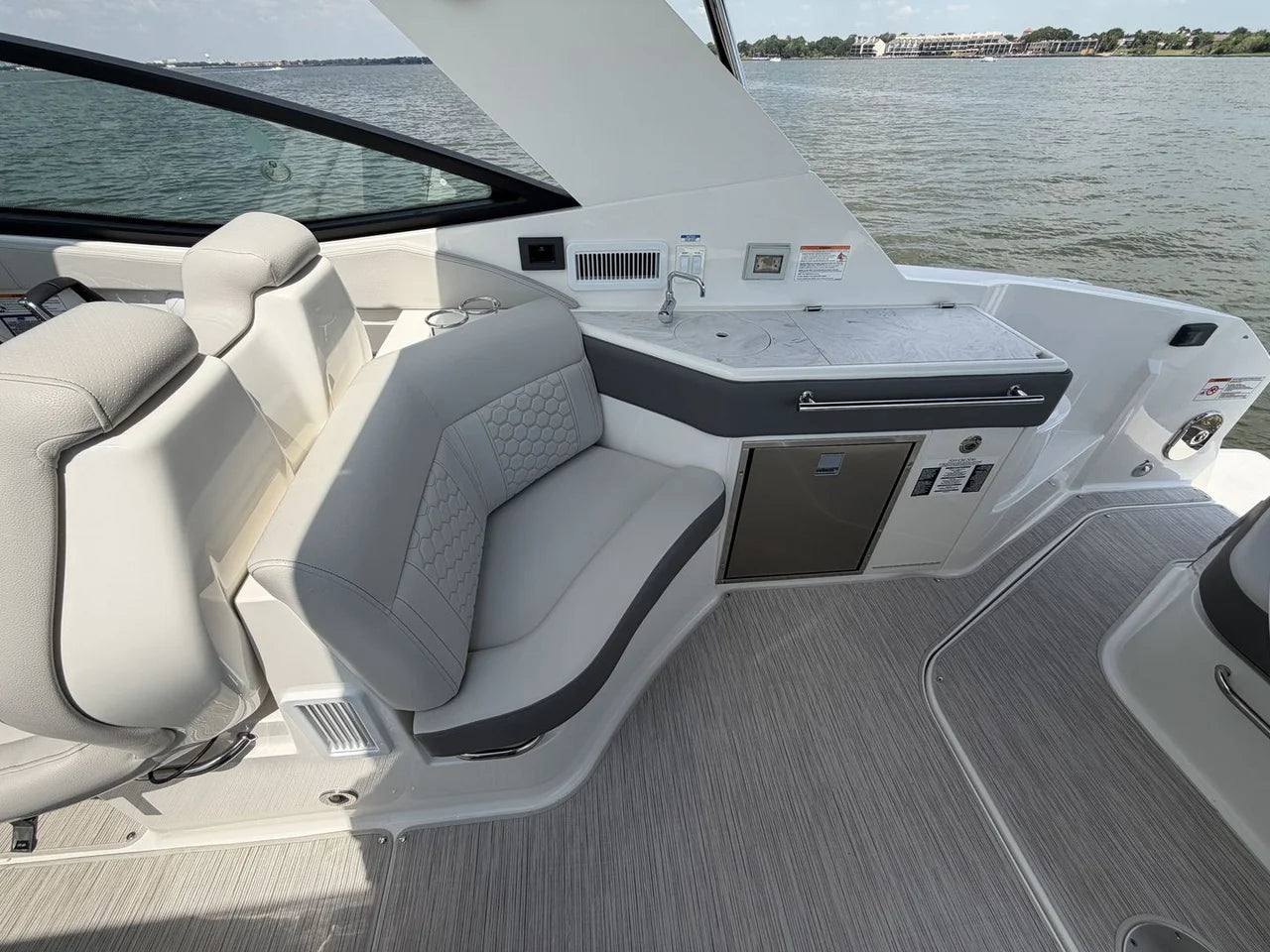 2026 Sea Ray Sundancer 320 Outboard 32.0 feet, Seabrook, TX #12