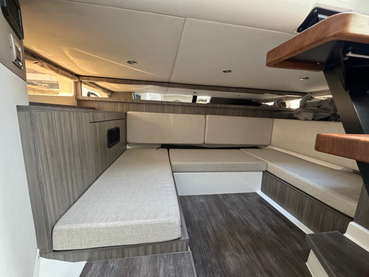 2025 Sea Ray 370 SUNDANCER OB 39.0 feet, Somers Point, New Jersey #40