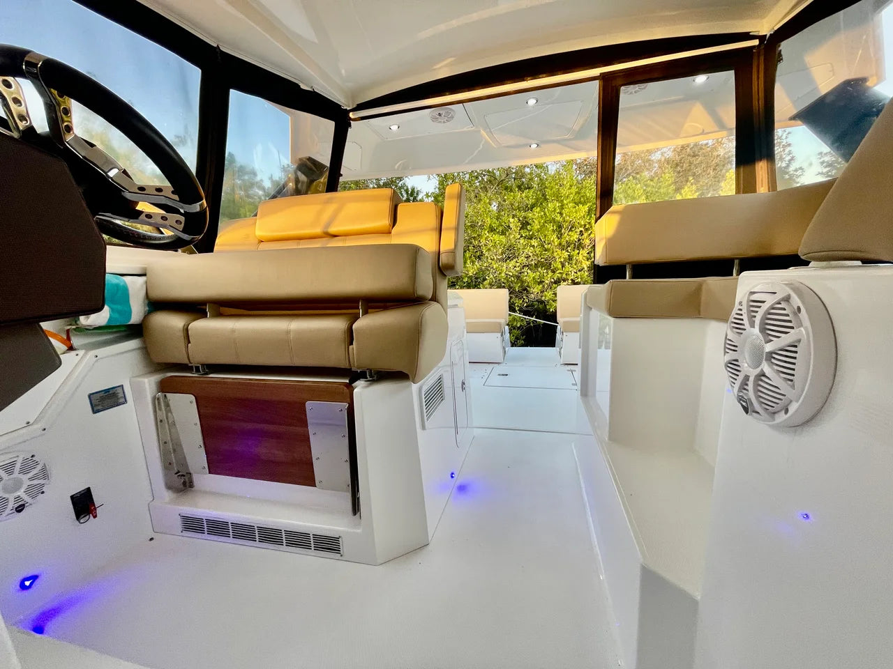 2016 Cruisers Yachts 390 EXPRESS COUPE 39.0 feet, Stuart, FL #21