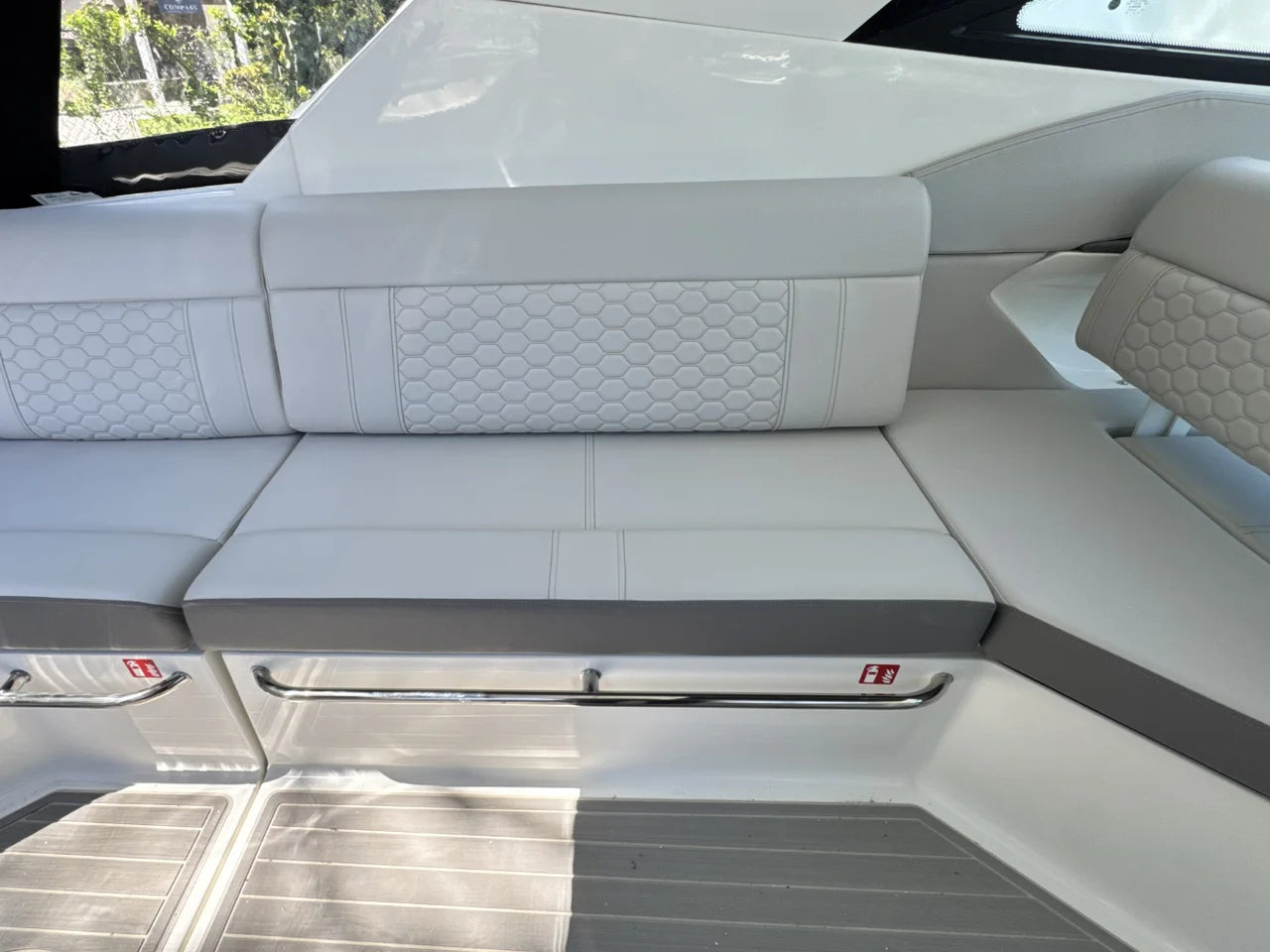 2026 Sea Ray Sundancer 320 Outboard 32.0 feet, Huntington, NY #13