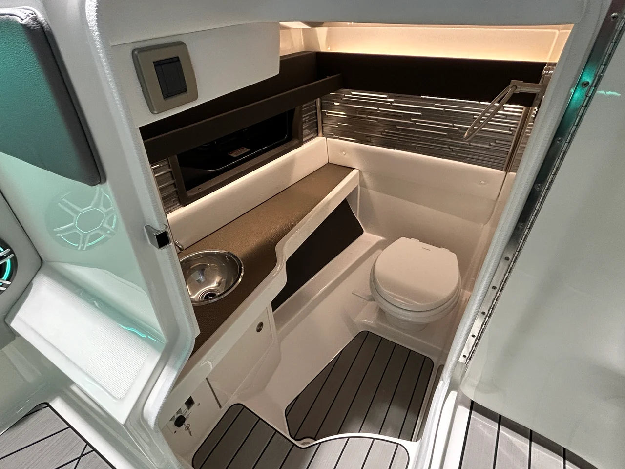2026 Sea Ray SLX 310 Outboard 31.0 feet, Grasonville, MD #28