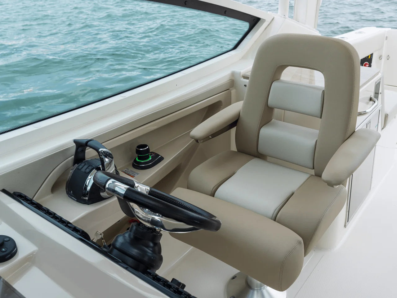 2027 Boston Whaler 280 Vantage 28.0 feet, Stuart, Florida #55